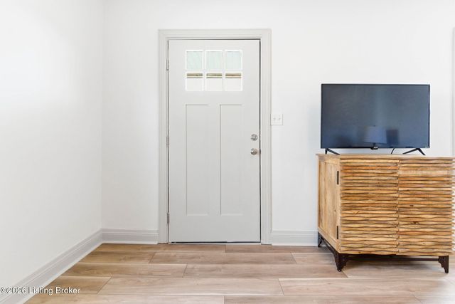 1218 Homeview Dr, Louisville, KY 40215