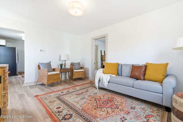 1218 Homeview Dr, Louisville, KY 40215