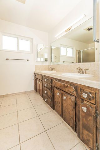 1572 W Millbrae Avenue, Fresno, CA 93711