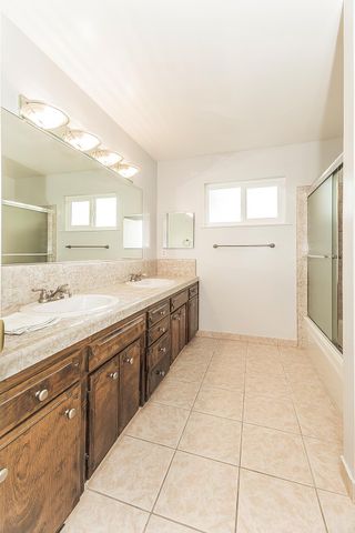 1572 W Millbrae Avenue, Fresno, CA 93711