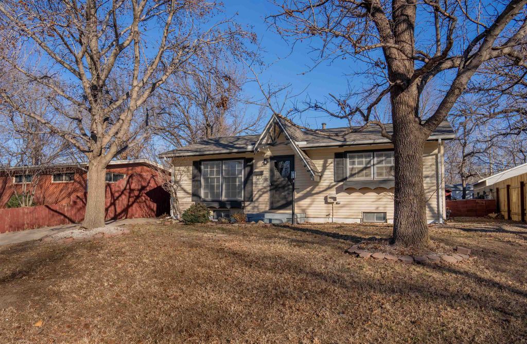 2048 N Mccomas St, Wichita, KS 67203