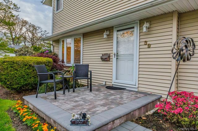 39 Pal Street, Plainview, NY 11803