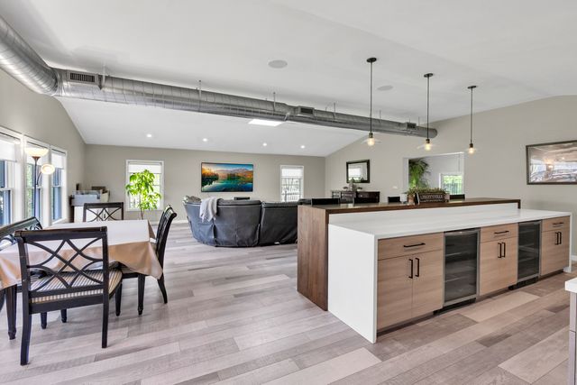 30949 N Leesley Court, Libertyville, IL 60048