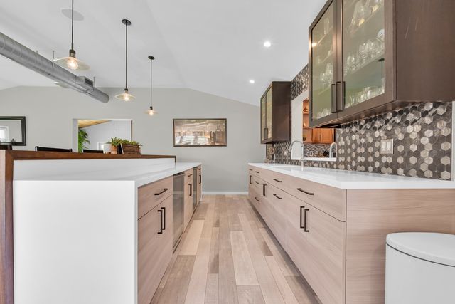 30949 N Leesley Court, Libertyville, IL 60048