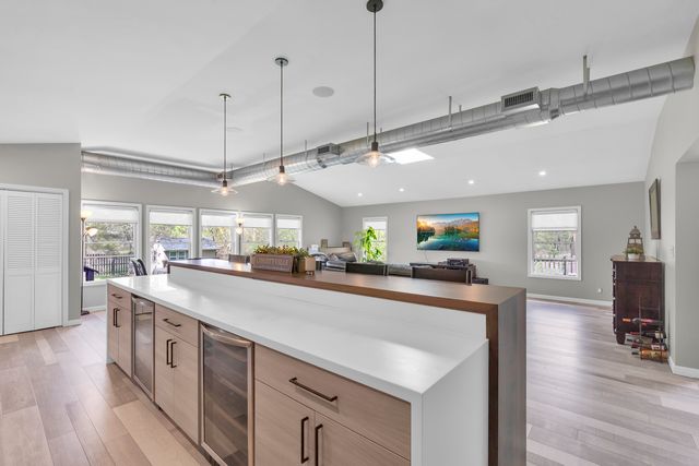 30949 N Leesley Court, Libertyville, IL 60048