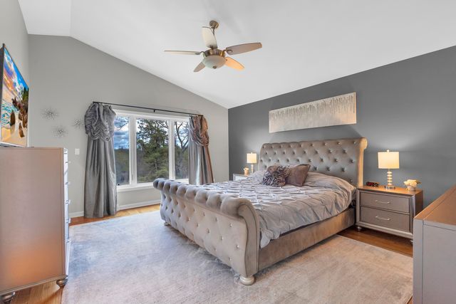 30949 N Leesley Court, Libertyville, IL 60048