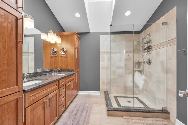 30949 N Leesley Court, Libertyville, IL 60048