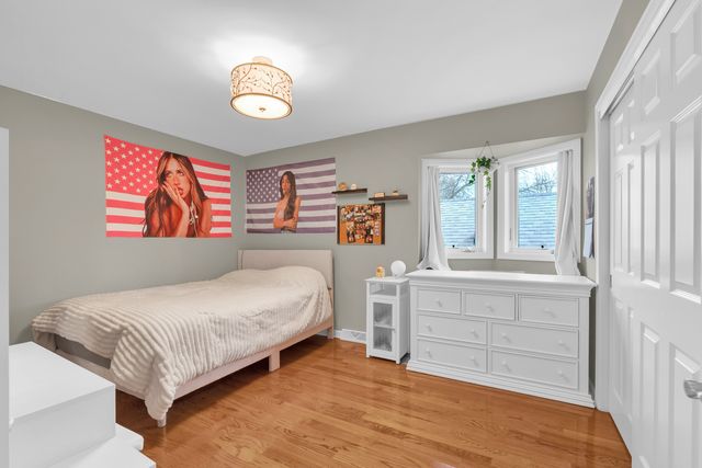 30949 N Leesley Court, Libertyville, IL 60048