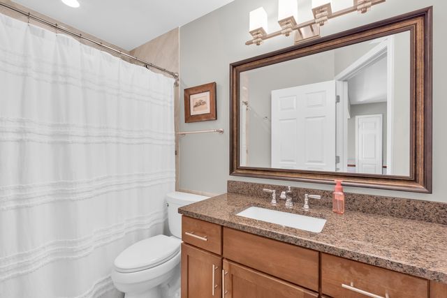 30949 N Leesley Court, Libertyville, IL 60048