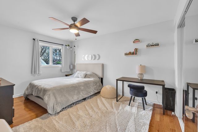 30949 N Leesley Court, Libertyville, IL 60048