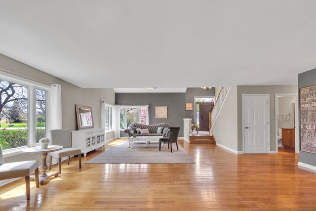 30949 N Leesley Court, Libertyville, IL 60048