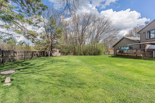 30949 N Leesley Court, Libertyville, IL 60048