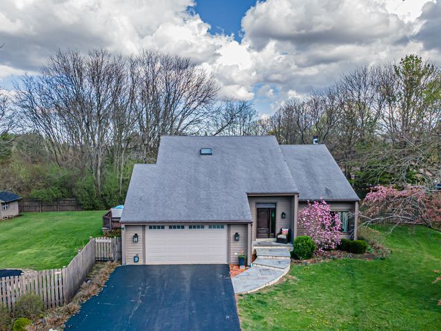 30949 N Leesley Court, Libertyville, IL 60048
