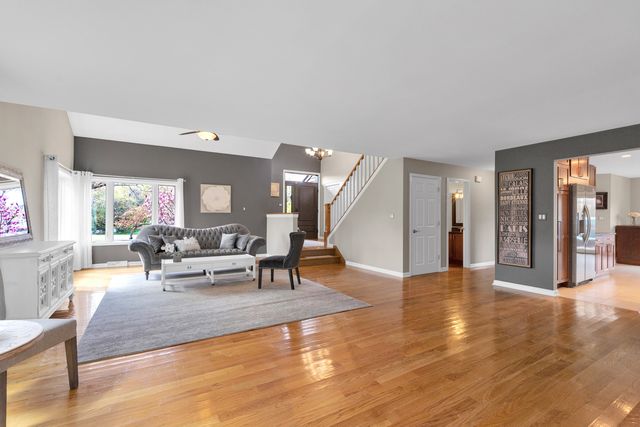 30949 N Leesley Court, Libertyville, IL 60048