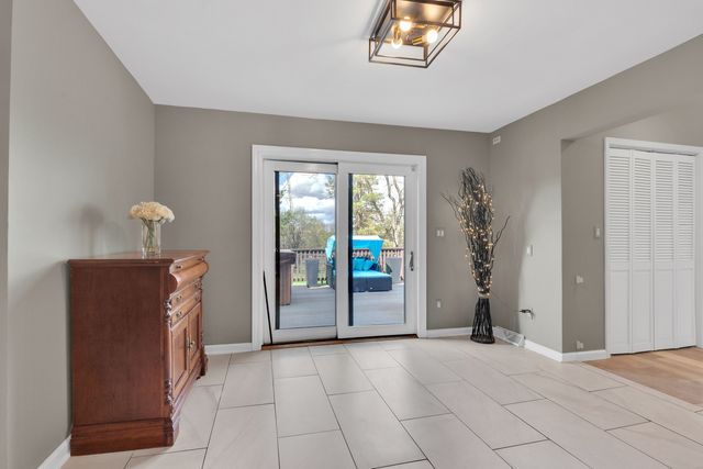 30949 N Leesley Court, Libertyville, IL 60048