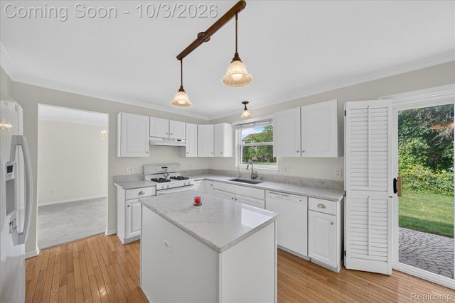 2738 Long Meadow Lane, Rochester Hills, MI 48307