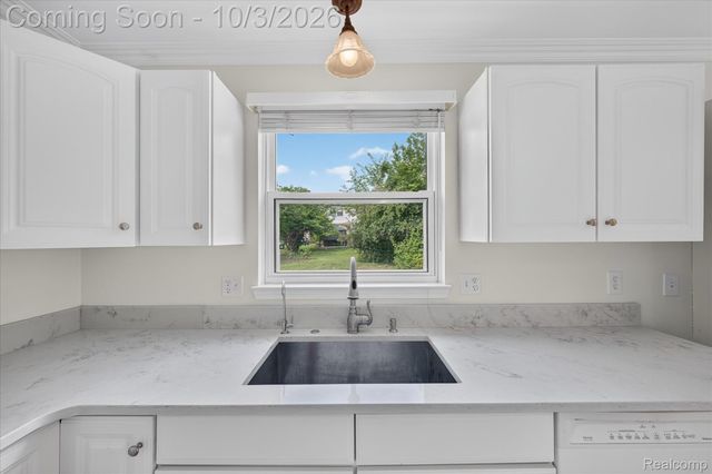 2738 Long Meadow Lane, Rochester Hills, MI 48307