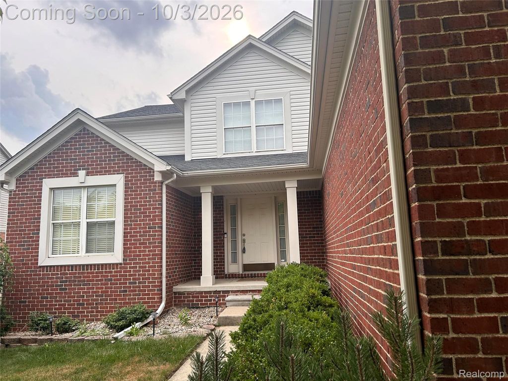 2738 Long Meadow Lane, Rochester Hills, MI 48307