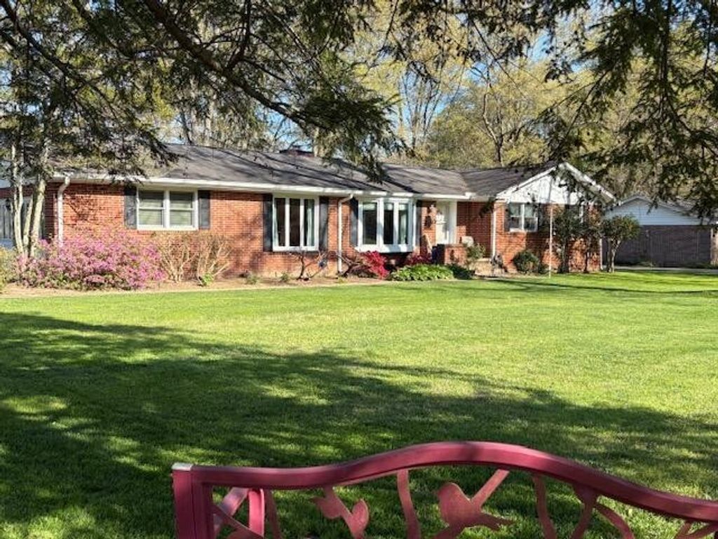 222 Crestwood Drive, Tullahoma, TN 37388