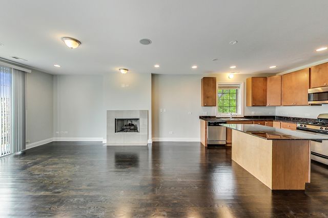 3332 W Palmer Street 1W, Chicago, IL 60647