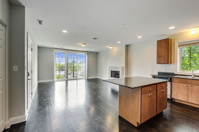 3332 W Palmer Street 1W, Chicago, IL 60647