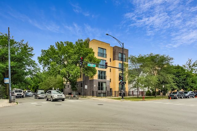 3332 W Palmer Street 1W, Chicago, IL 60647