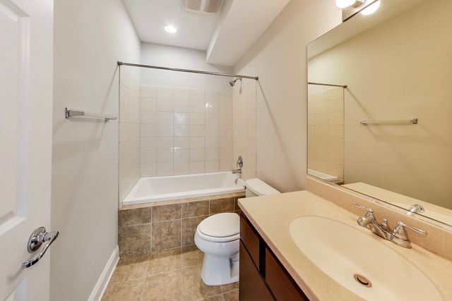 3332 W Palmer Street 1W, Chicago, IL 60647