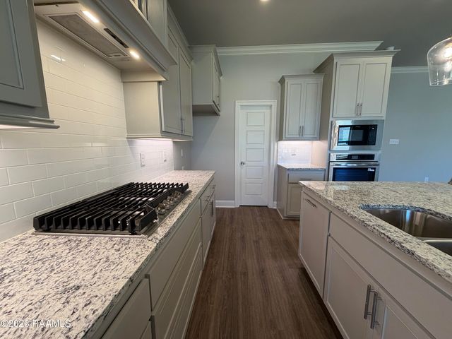 304 High Point Way, Youngsville, LA 70592