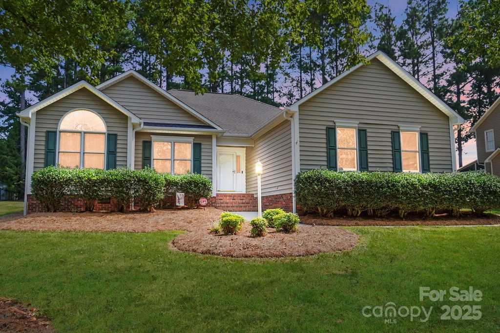 8877 Oldenburg Drive, Mount Pleasant, NC 28124