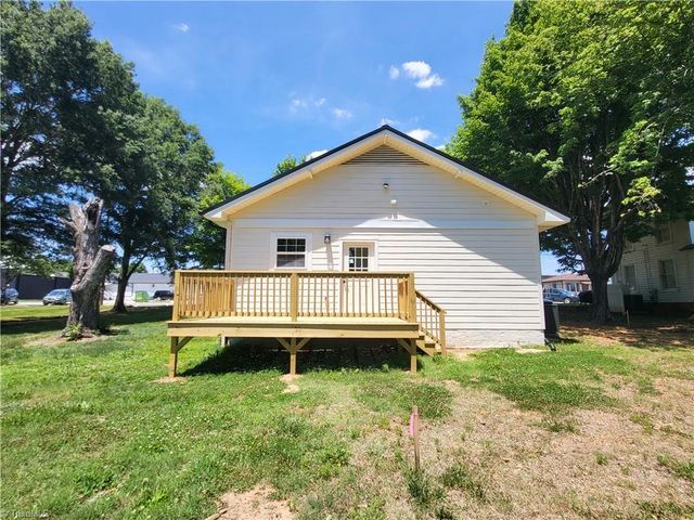 121 W Elm Street, Yadkinville, NC 27055