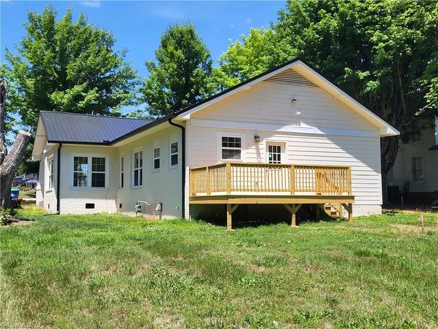 121 W Elm Street, Yadkinville, NC 27055