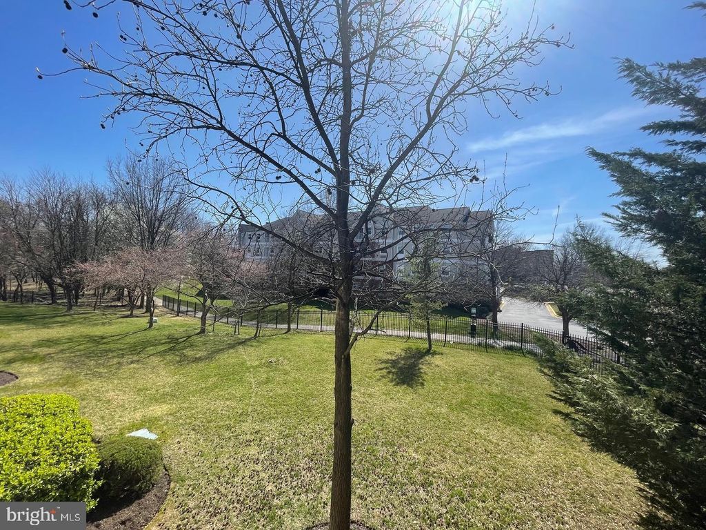 Image 11 of property listing at 8911 -C TOWN CENTER CIR #212, Upper Marlboro, MD 20774