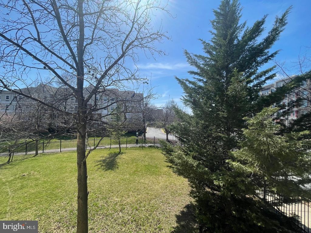 Image 13 of property listing at 8911 -C TOWN CENTER CIR #212, Upper Marlboro, MD 20774