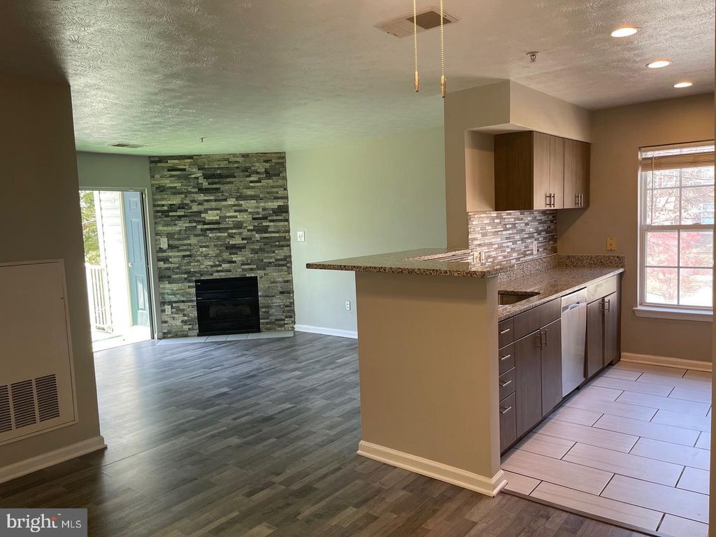 Image 4 of property listing at 8911 -C TOWN CENTER CIR #212, Upper Marlboro, MD 20774