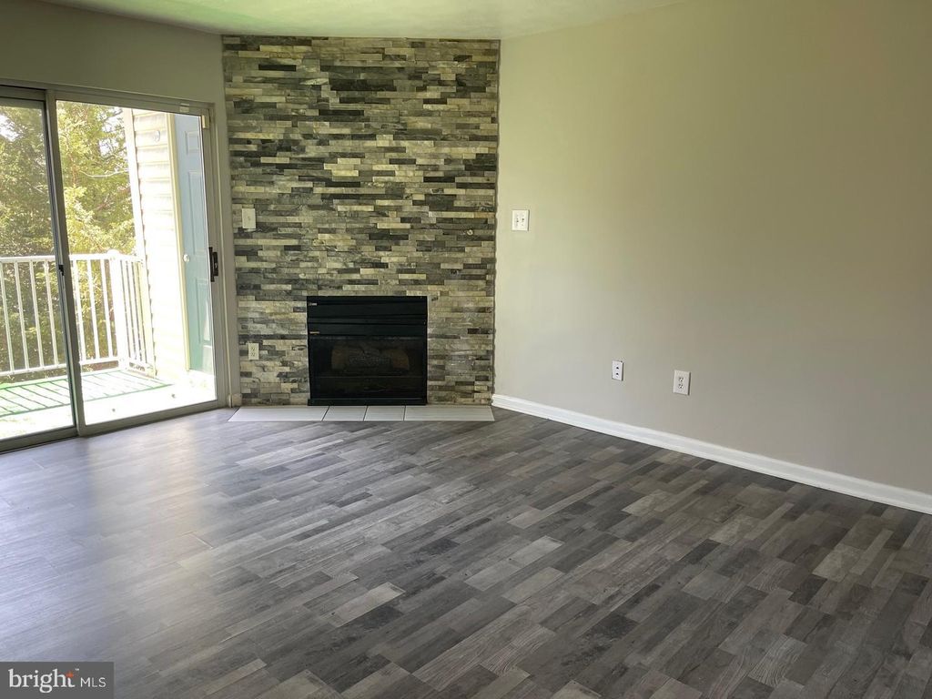 Image 5 of property listing at 8911 -C TOWN CENTER CIR #212, Upper Marlboro, MD 20774