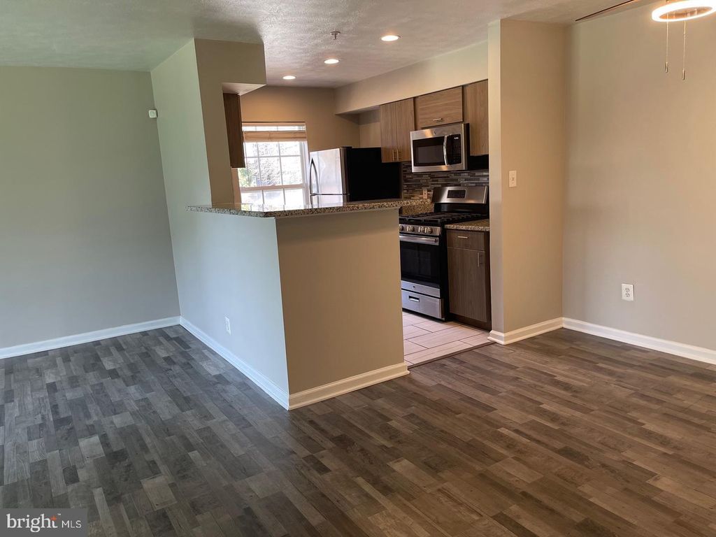 Image 6 of property listing at 8911 -C TOWN CENTER CIR #212, Upper Marlboro, MD 20774
