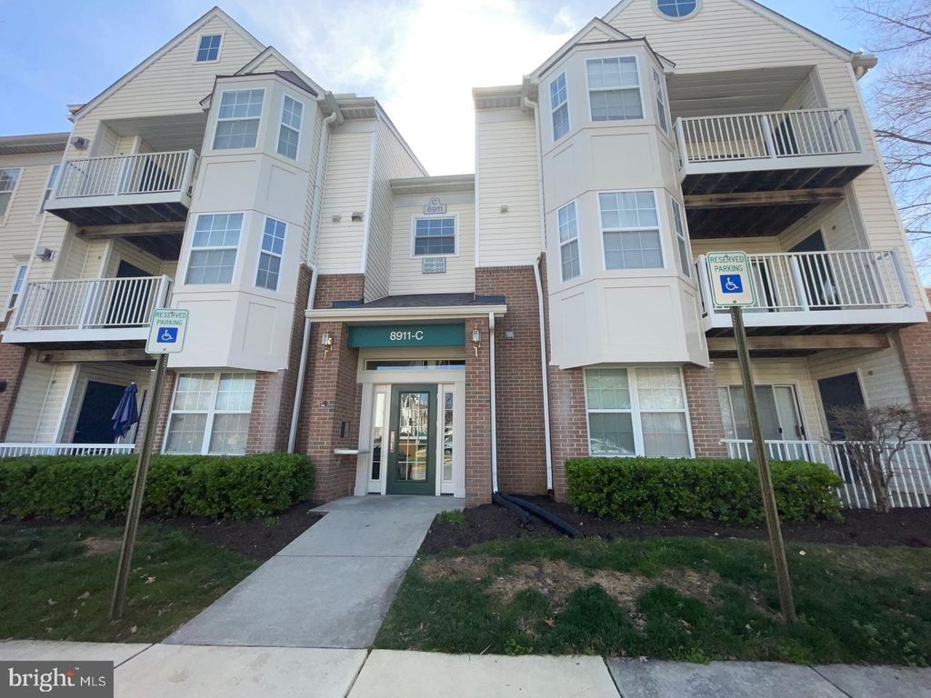 Image 7 of property listing at 8911 -C TOWN CENTER CIR #212, Upper Marlboro, MD 20774