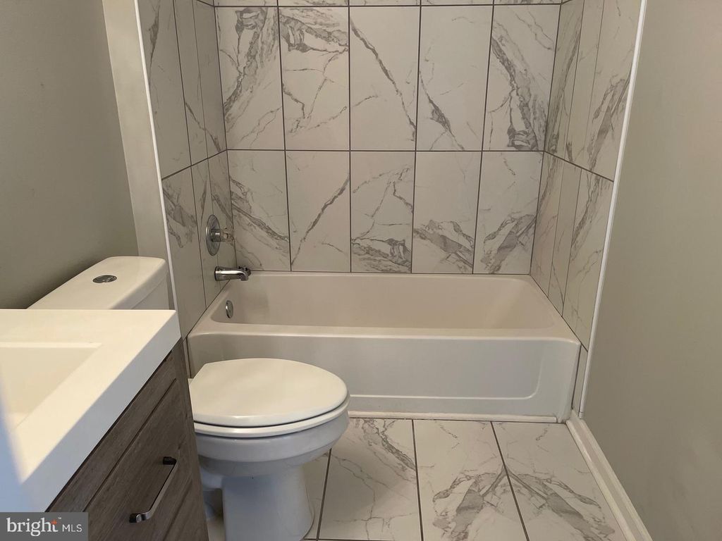 Image 8 of property listing at 8911 -C TOWN CENTER CIR #212, Upper Marlboro, MD 20774