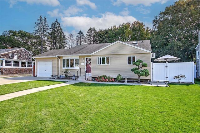 100 Aurora Drive, Warwick, RI 02889