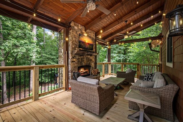 2634 Mountain Tops Road, Blue Ridge, GA 30513