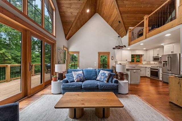 2634 Mountain Tops Road, Blue Ridge, GA 30513