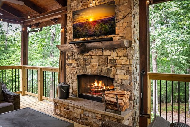 2634 Mountain Tops Road, Blue Ridge, GA 30513