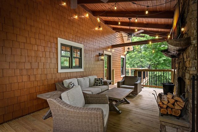 2634 Mountain Tops Road, Blue Ridge, GA 30513