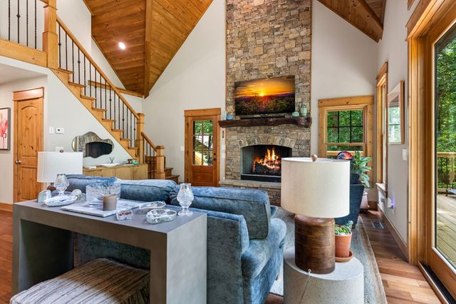 2634 Mountain Tops Road, Blue Ridge, GA 30513
