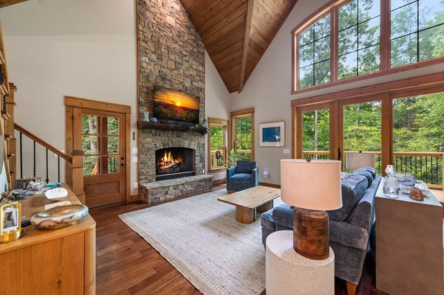 2634 Mountain Tops Road, Blue Ridge, GA 30513
