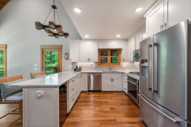 2634 Mountain Tops Road, Blue Ridge, GA 30513