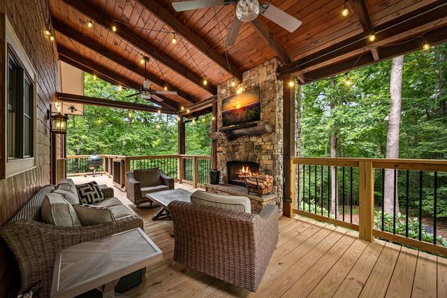 2634 Mountain Tops Road, Blue Ridge, GA 30513