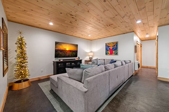 2634 Mountain Tops Road, Blue Ridge, GA 30513
