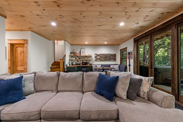 2634 Mountain Tops Road, Blue Ridge, GA 30513
