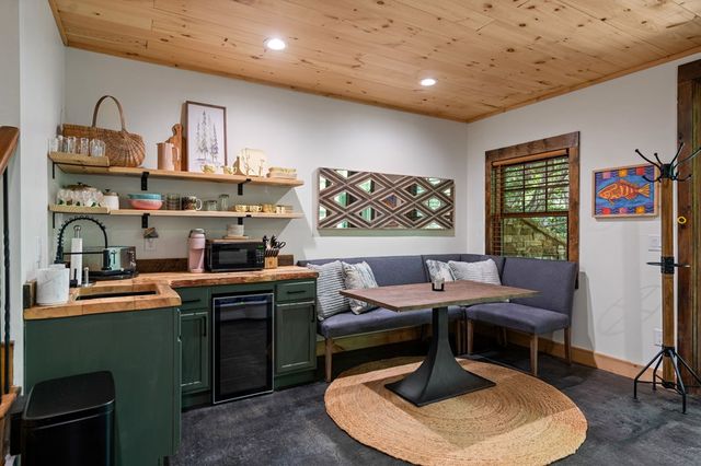 2634 Mountain Tops Road, Blue Ridge, GA 30513